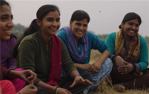 奥斯卡最佳短片记录印度女人争取卫生巾自由，卫生巾是怎么做成的