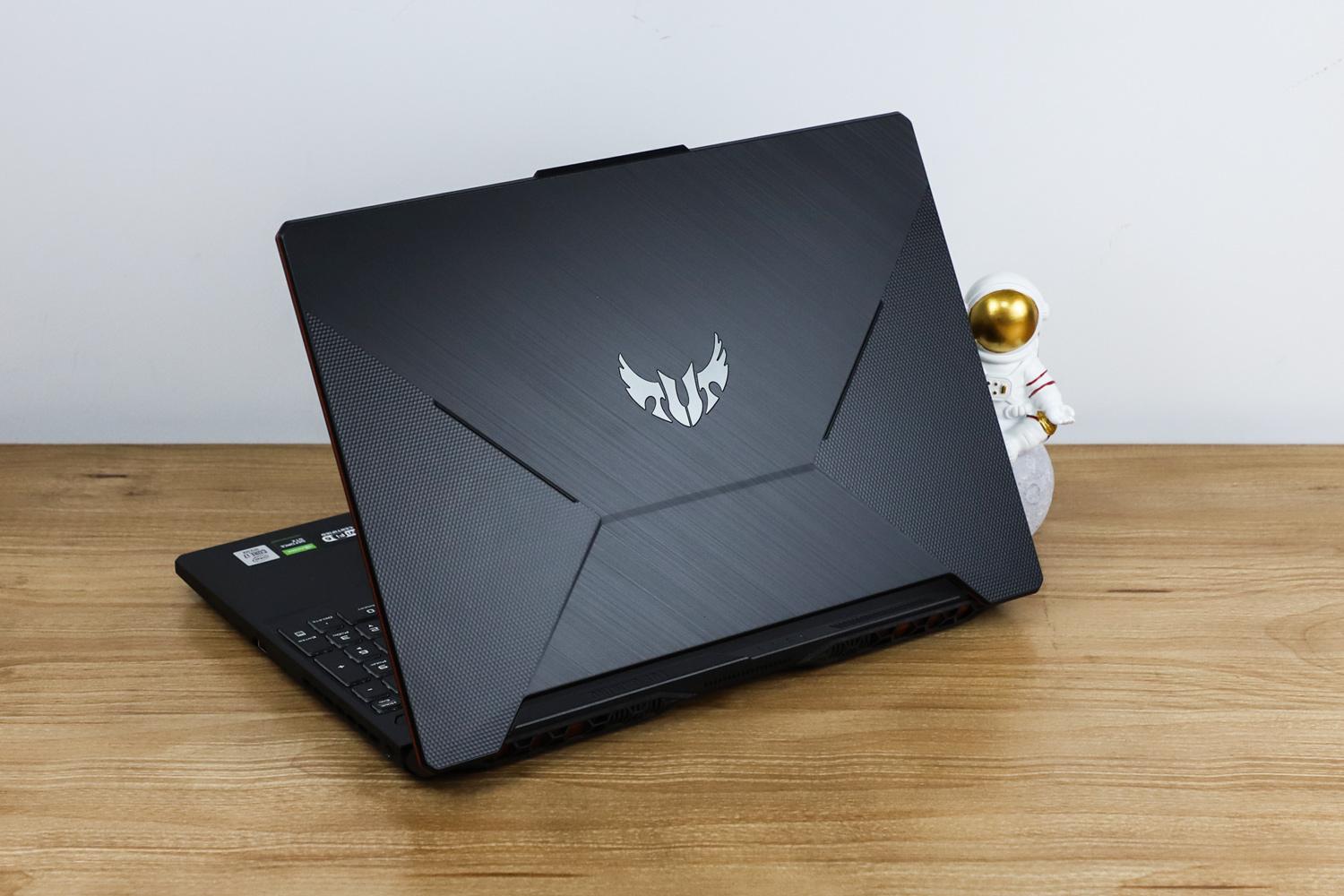 双十一游戏本选哪款?飞行堡垒8助威英雄联盟S10