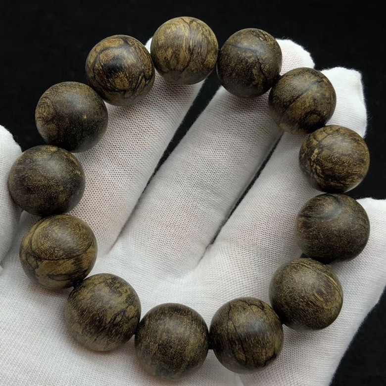 沉香为啥价格差那么多,沉香算是顶级文玩吗