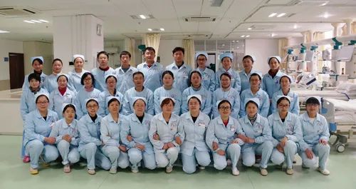 挺身担重任尽职为重症——记曲靖市第二人民医院重症医学科主任缪建章