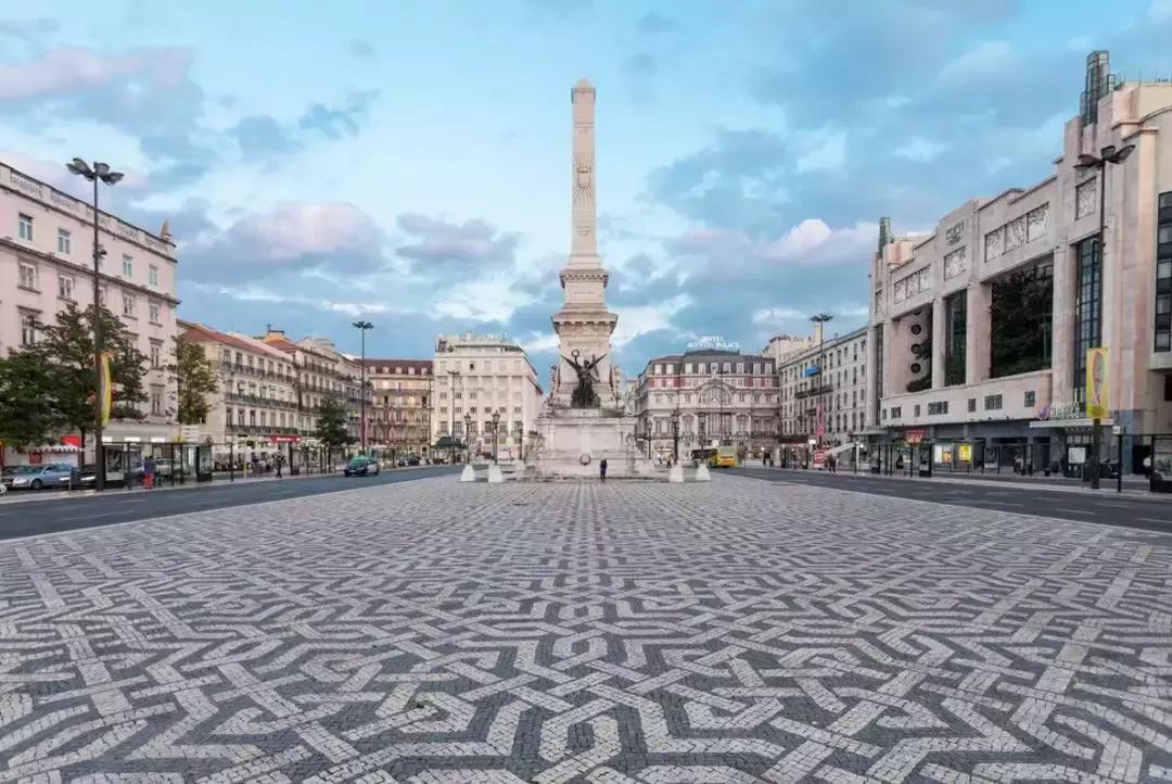 葡萄牙黄金签证中介费,葡萄牙黄金签证历史性回归