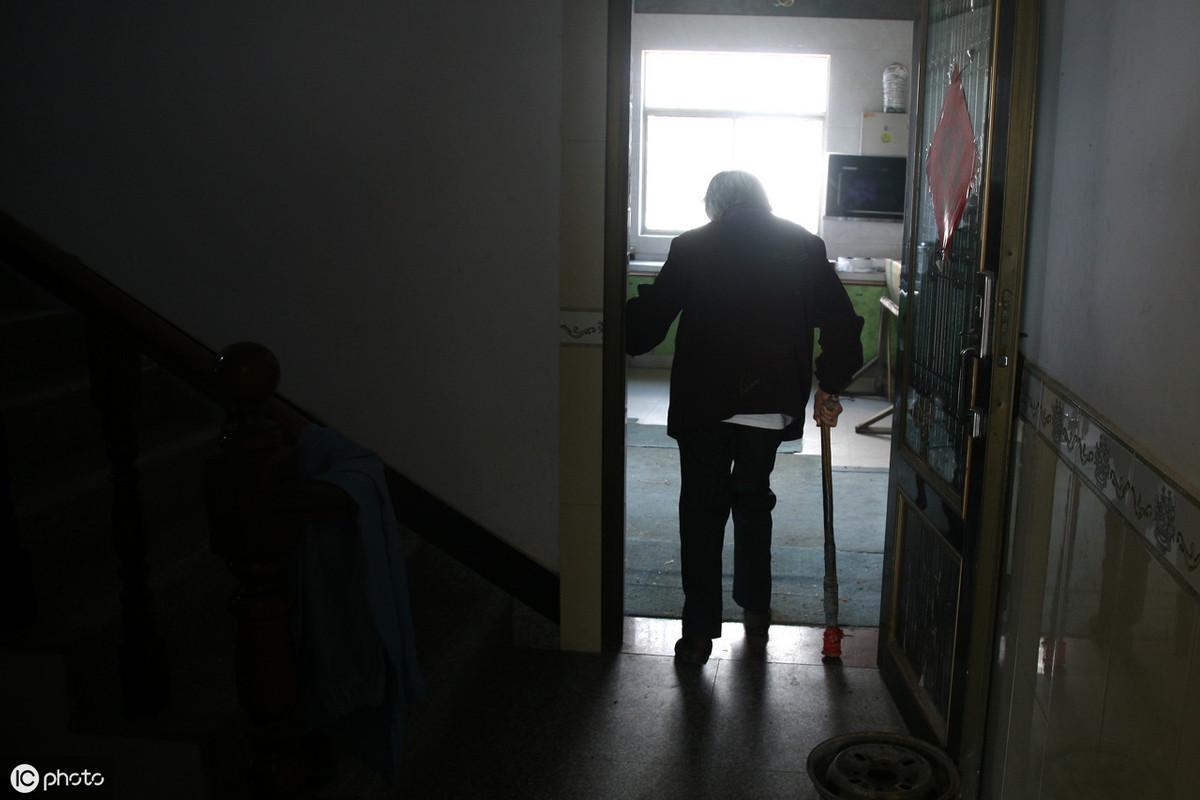 阿尔茨海默症老人走丢,阿尔茨海默症老人到处跑