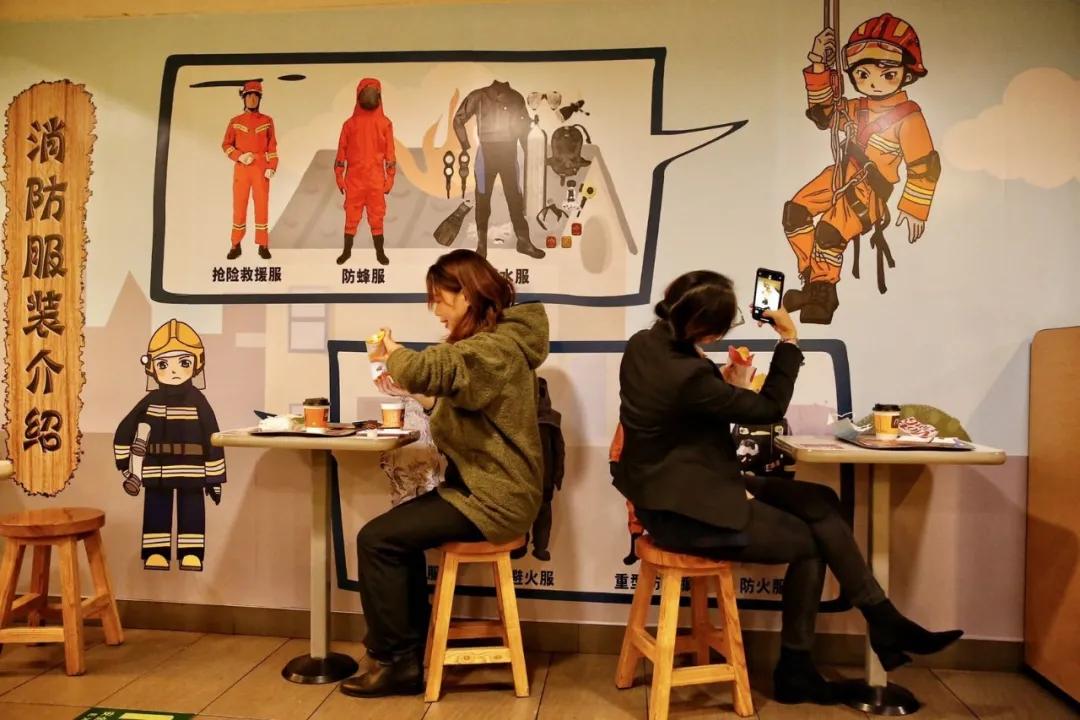 北京一家很火的餐厅,消防主题餐厅西单