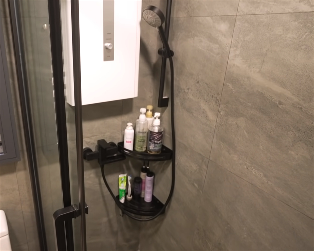 女孩在香港的4平方蜗居生活,香港330平别墅独居