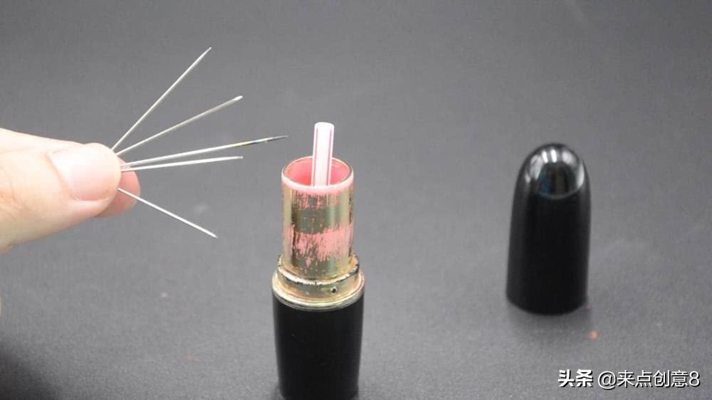 用完的口红不要扔,插一根吸管还有大作用,邻居见了都纷纷学起来