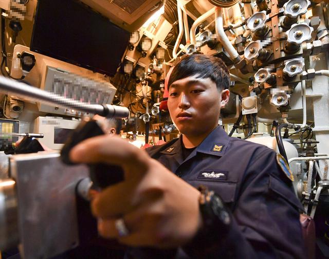 以色列研制新型无人微型潜艇,海豚级常规潜艇