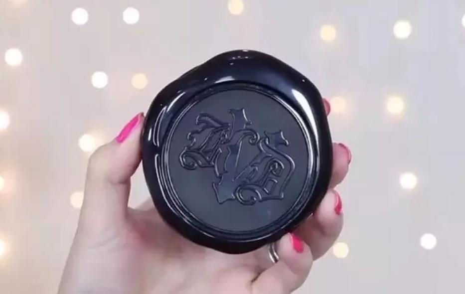 一份日常化妆用的化妆品清单,一份全套化妆品