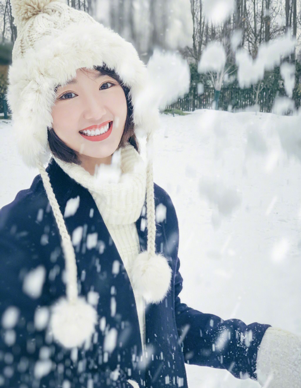 毛晓彤变装视频,毛晓彤黑色西装裙造型