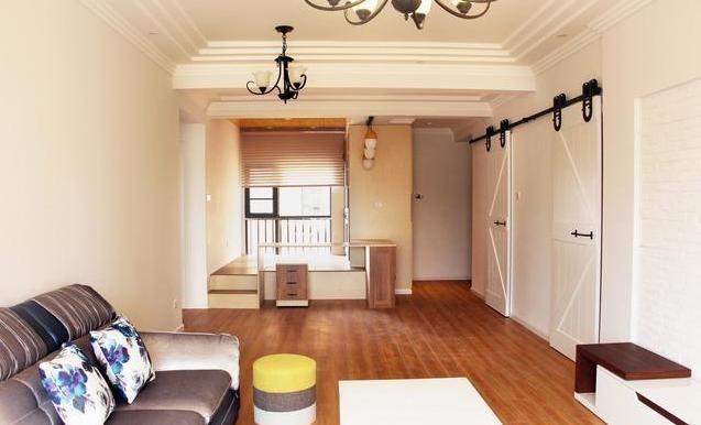 一进门做榻榻米衣柜,进门过道做榻榻米