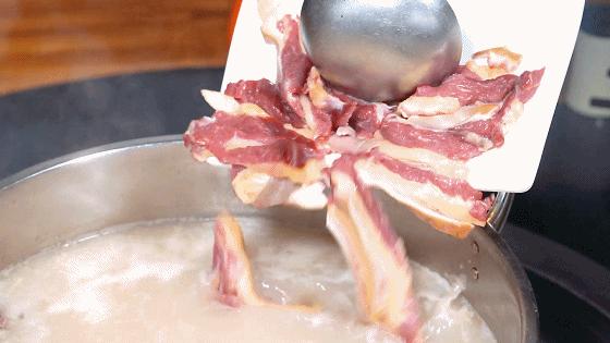 终于吃到啦！靠着明档新鲜现切的驴肉火足多年，人均30+大胆吃