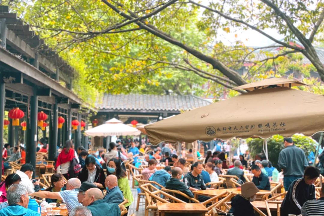 宽窄巷子成都休闲慢生活好去处,夜游成都宽窄巷子茶馆