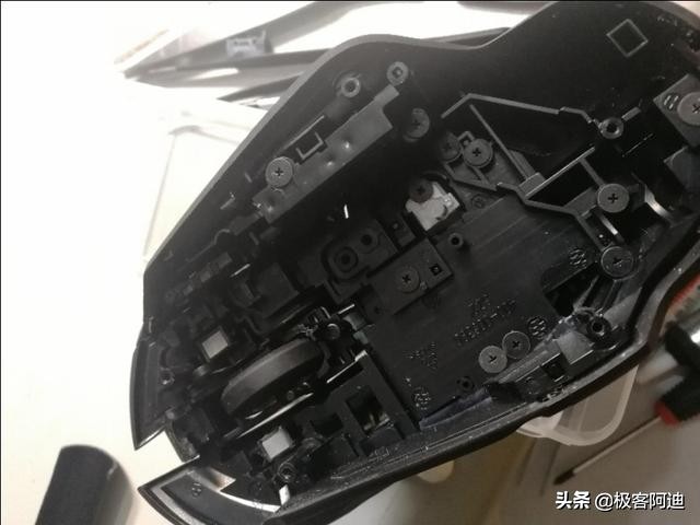 罗技g402鼠标微动能从中间拆开么,罗技g402鼠标用的什么微动