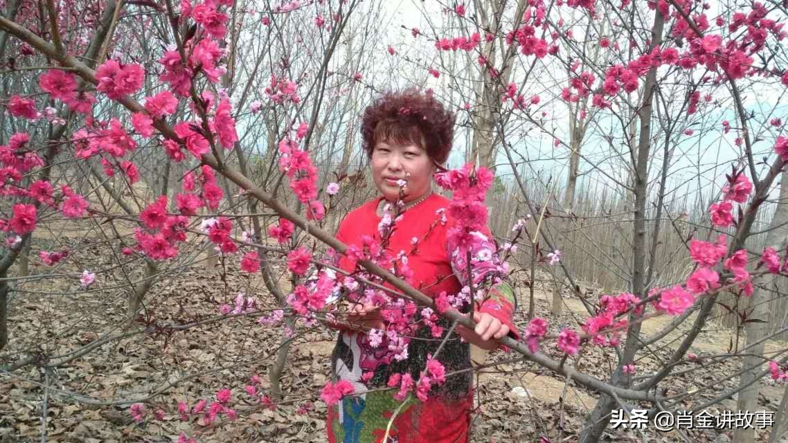 “爱心大姐”手工做100双鞋垫赠送抗疫英雄