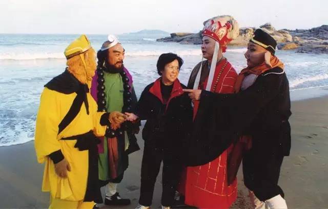 六小龄童避评周星驰,周星驰如何回应六小龄童