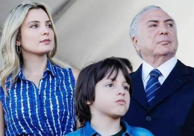 巴西总统小43岁娇妻美得窒息,巴西总统和法国老婆