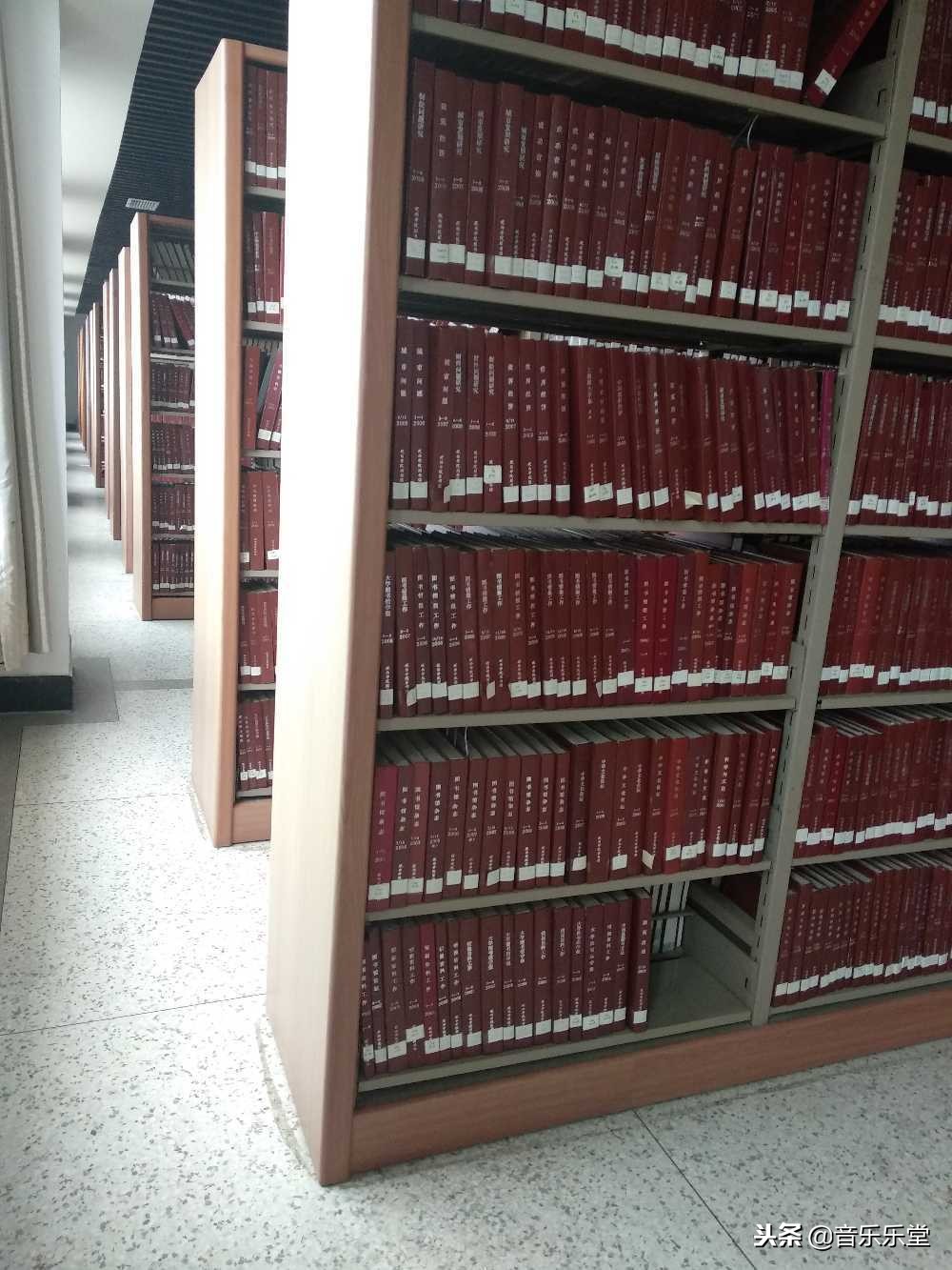 许嵩哪些不是爱情的歌曲,许嵩的一首歌里有什么回忆不能写