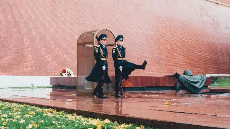 #山屿海国旅带你走进俄罗斯#“低调硬核铁憨憨,帮就是了!”