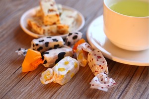 牛轧糖的做法步骤,牛轧糖不粘手做法