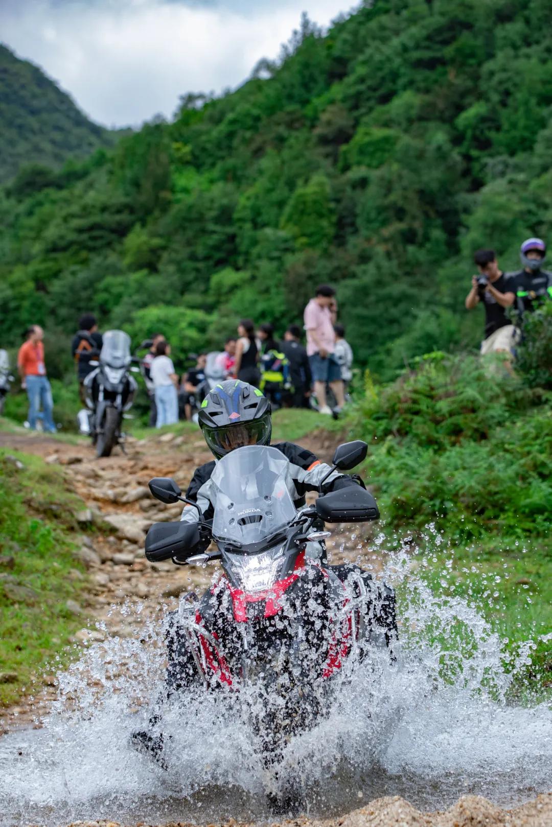 新款cb190x摩旅版需要改什么,cb190x猛鸷摩旅和标准版