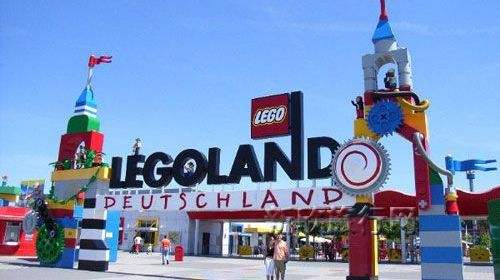 王一博在乐高工厂视频,王一博乐高总部照片