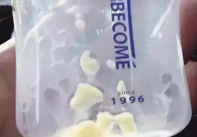 冲泡奶粉时奶粉成坨是好还是不好,奶粉起疙瘩不溶解怎么回事