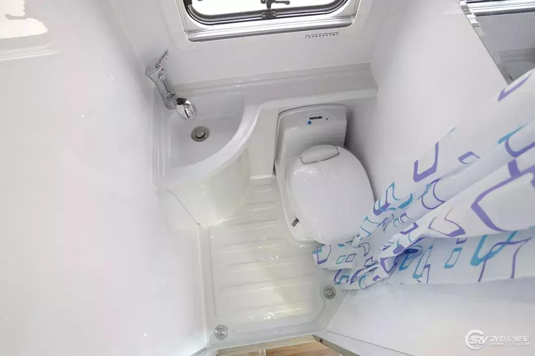 飞翔小额头自动挡房车,小额头依维柯房车c型房车