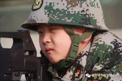 少儿军事夏令营暑假班,军事夏令营助力孩子们实现蜕变