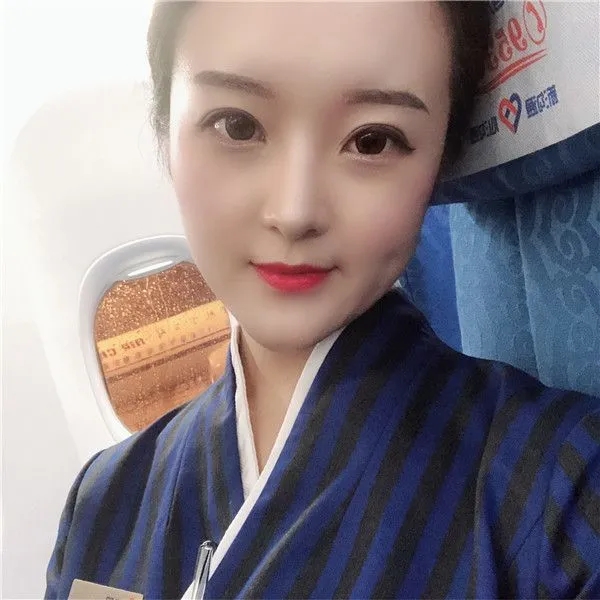 山东铝业职业学院空乘报的人多吗,山东铝业空乘专业礼仪