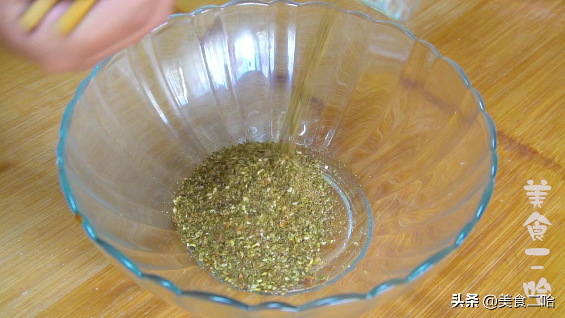 辣条不健康食品的做法,辣条的不卫生做法