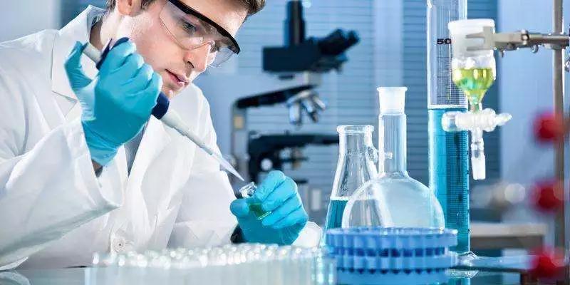 还在担心“脚臭”影响个人形象？黑科技喷雾一喷，24小时无味干爽