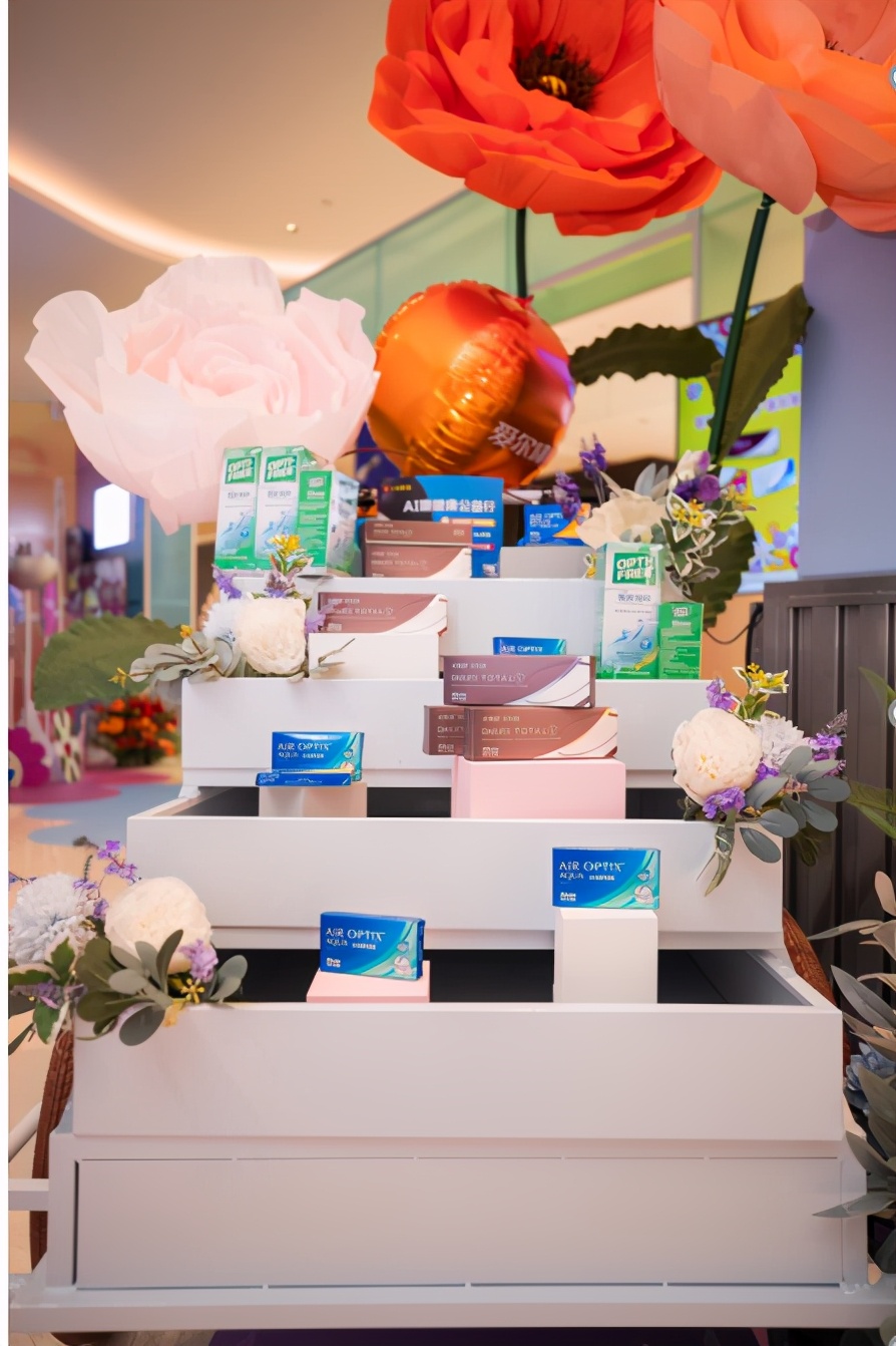 爱尔康村上隆太阳花回归,全力打造线下“睛”喜体验