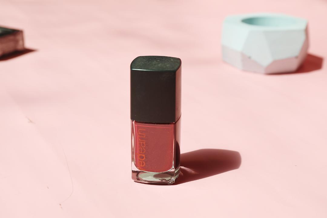 美甲小白建议买什么颜色的指甲油,好看百搭指甲油推荐