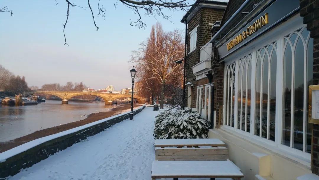 昨天比基尼!今天下雪!英国的天气能有多奇葩?