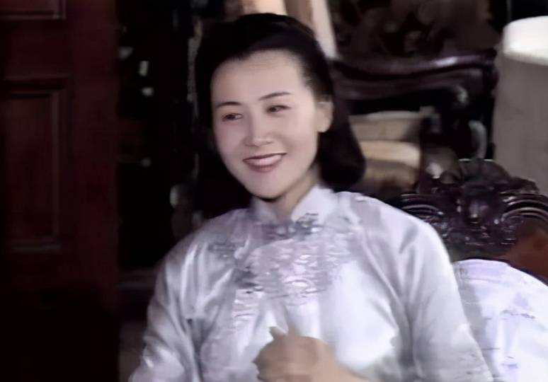 围城苏文纨结局,围城苏文纨谁演的