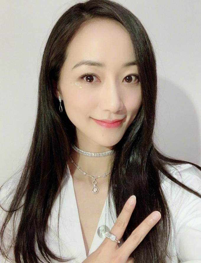 韩雪同款小白鞋,韩雪好气质