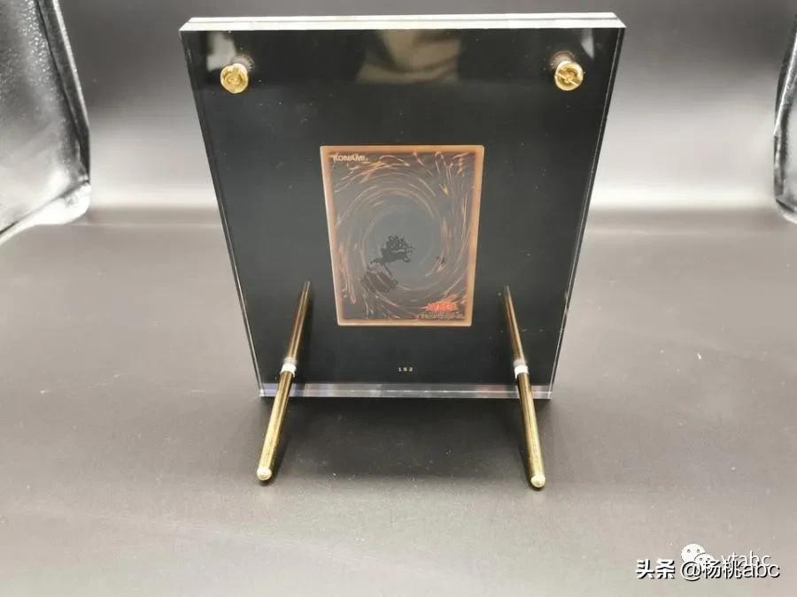 估价100游戏卡被拍卖炒到8700万 (游戏王青眼白龙拍卖8700万元)