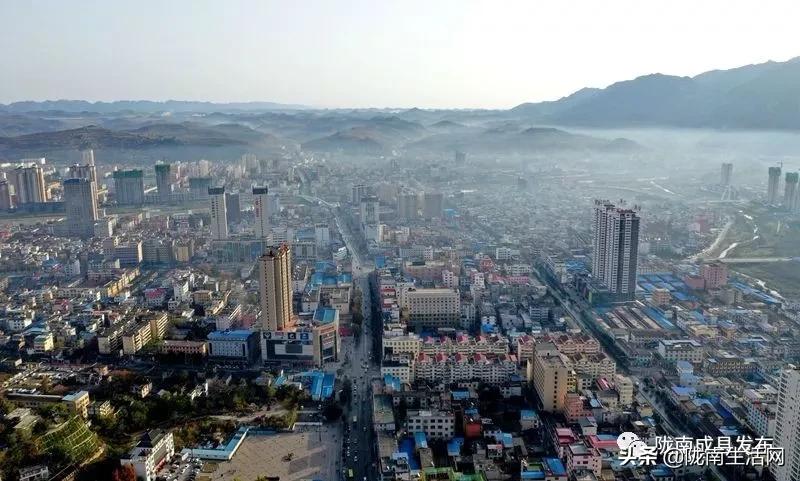 我叫成县，这是我2019年的自拍照