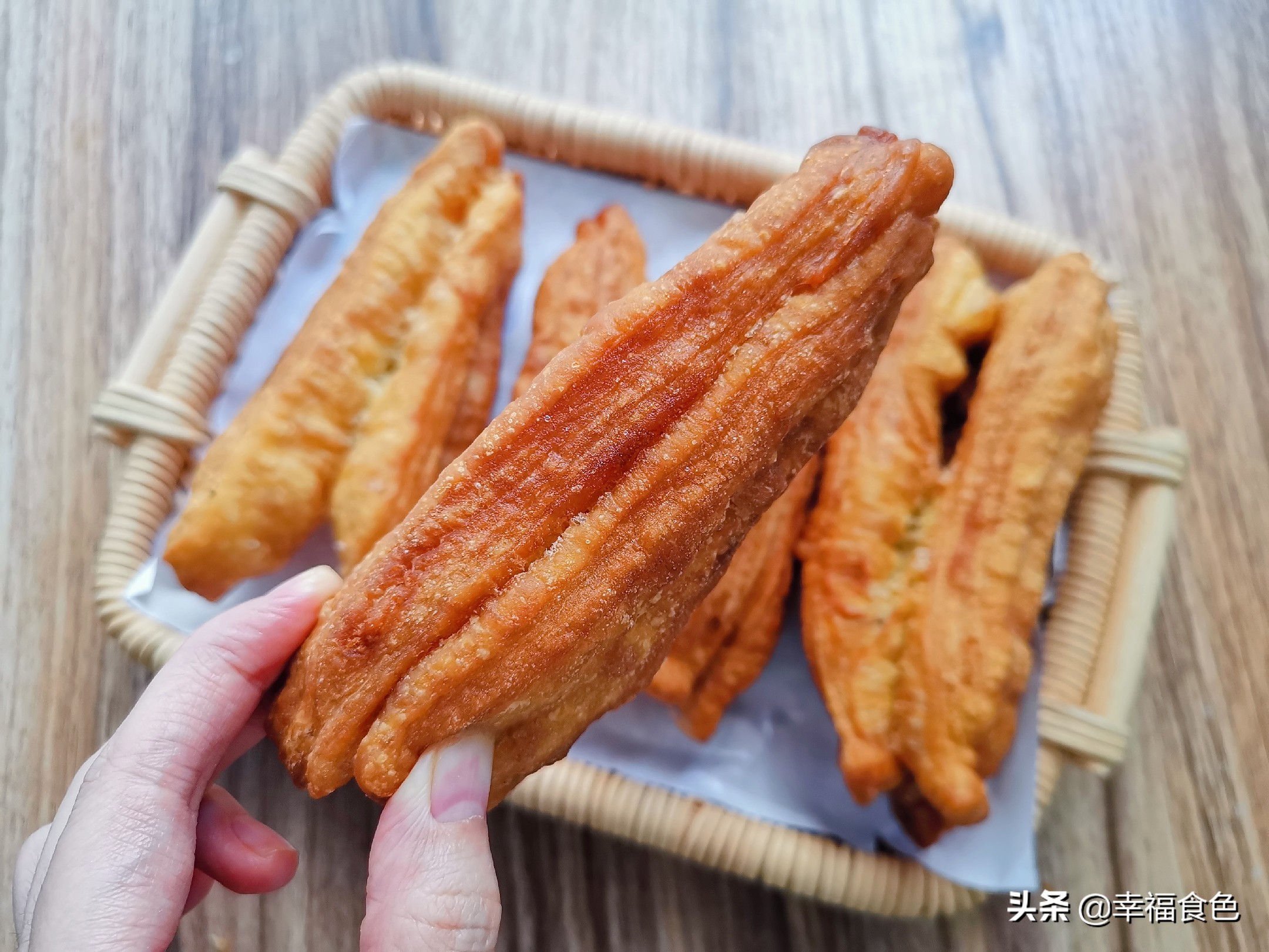 正宗油条的做法和配方自制更放心,早餐店油条配方个个空心又酥脆