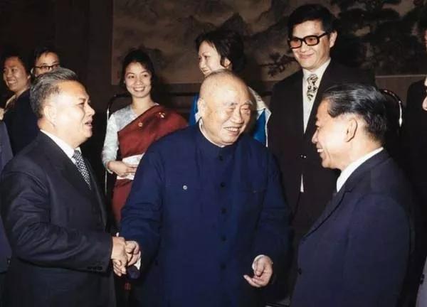 *德朱**之“德”：毛*东泽**评价他是“人民的光荣”