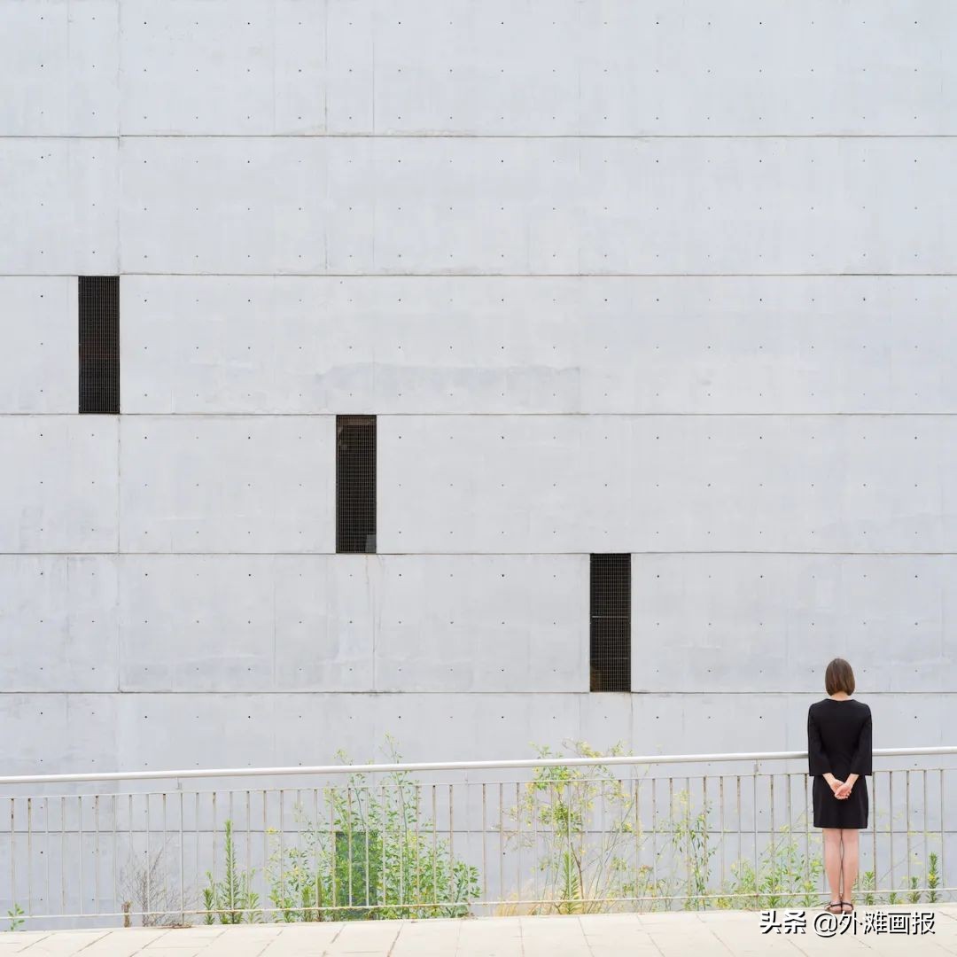 情侣旅行拍照片怎么拍出高级感,很火的一对情侣拍照很有技巧