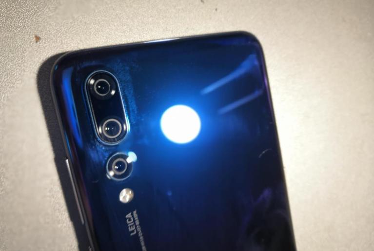 华为p20pro和荣耀v10屏幕谁大,荣耀v10对比华为p20pro