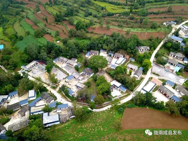 我叫成县，这是我2019年的自拍照~