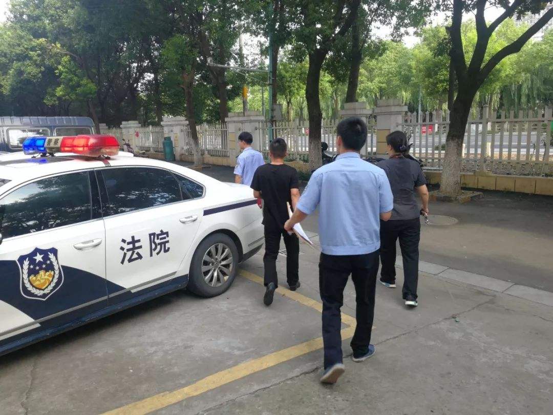 收到法院执行通知书和报告财产令,法院发执行通知书又没钱怎么处理