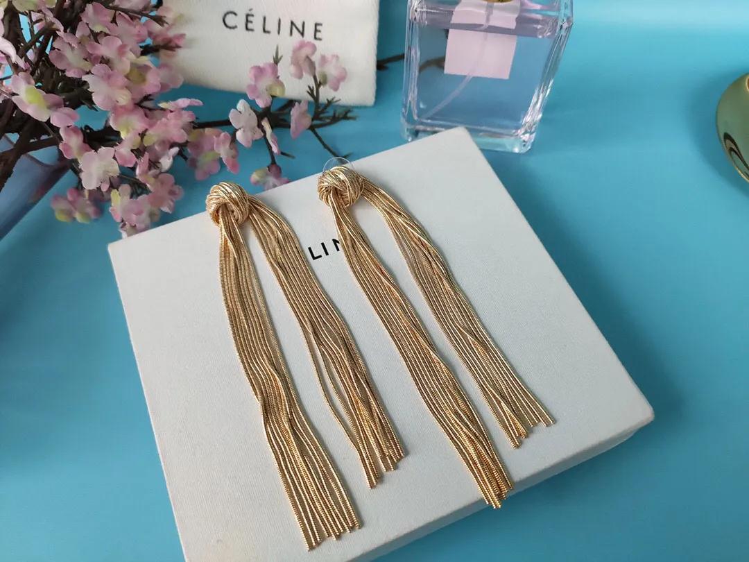 看一下明星的穿衣搭配,一起来看看明星的时尚搭配