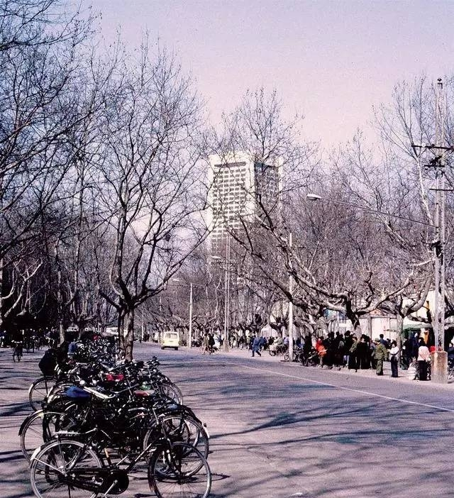 金陵饭店曾经的亚洲第一高楼,80年代南京老照片金陵饭店