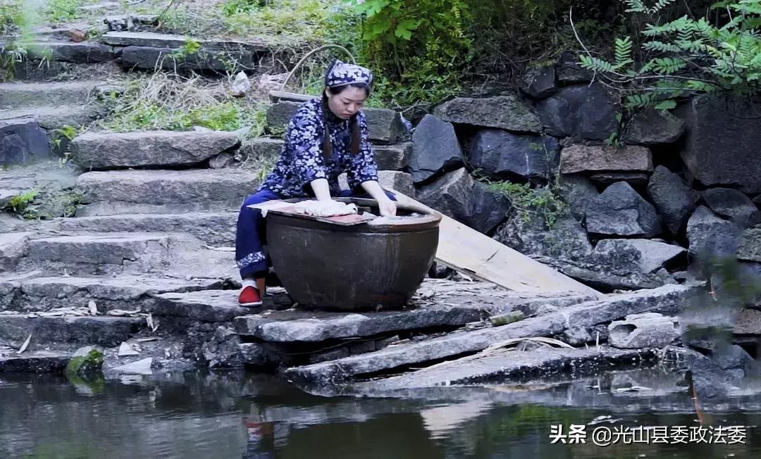 长期盖蚕丝被有什么危害 (长期盖蚕丝被被曝光)