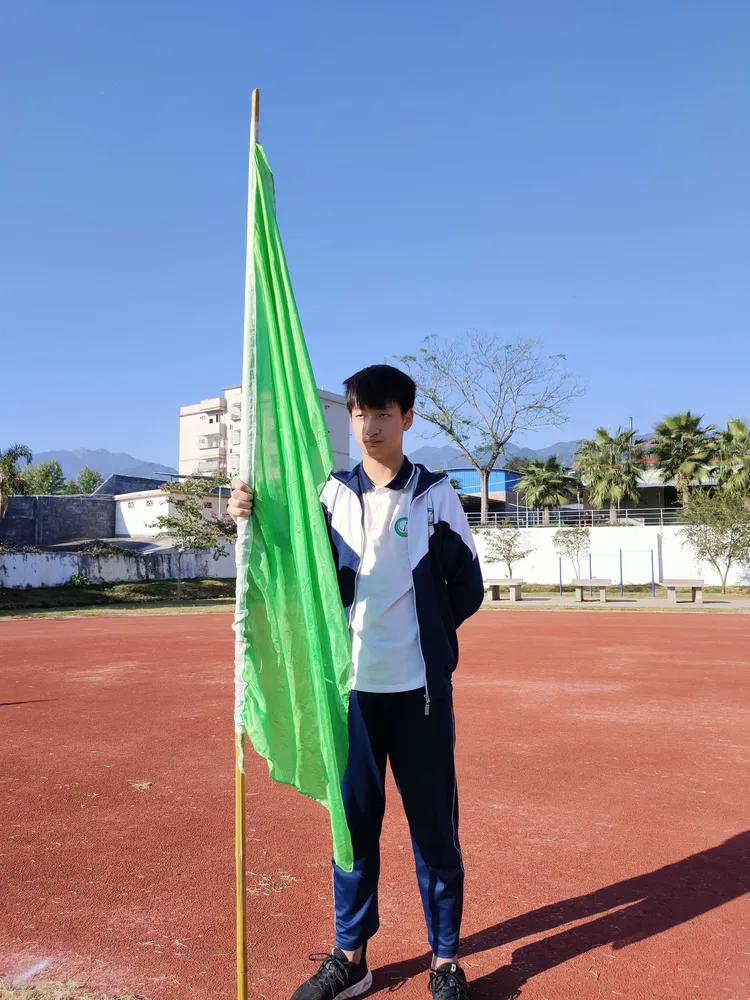 九三班成绩表,中二班新生评语