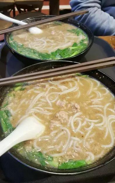 云南米线的花式吃法你试过几种,云南米线的正宗吃法