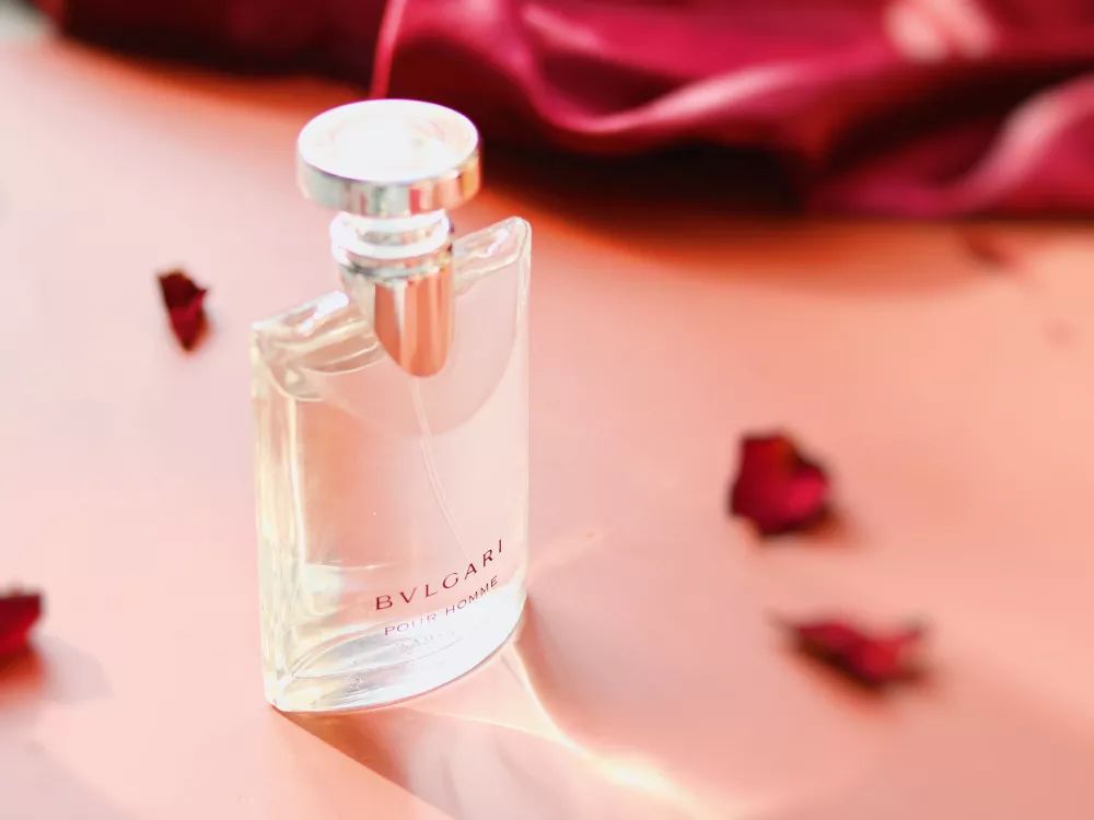 几款香水推荐让你优雅又甜美,七款经典香水总有一款适合你