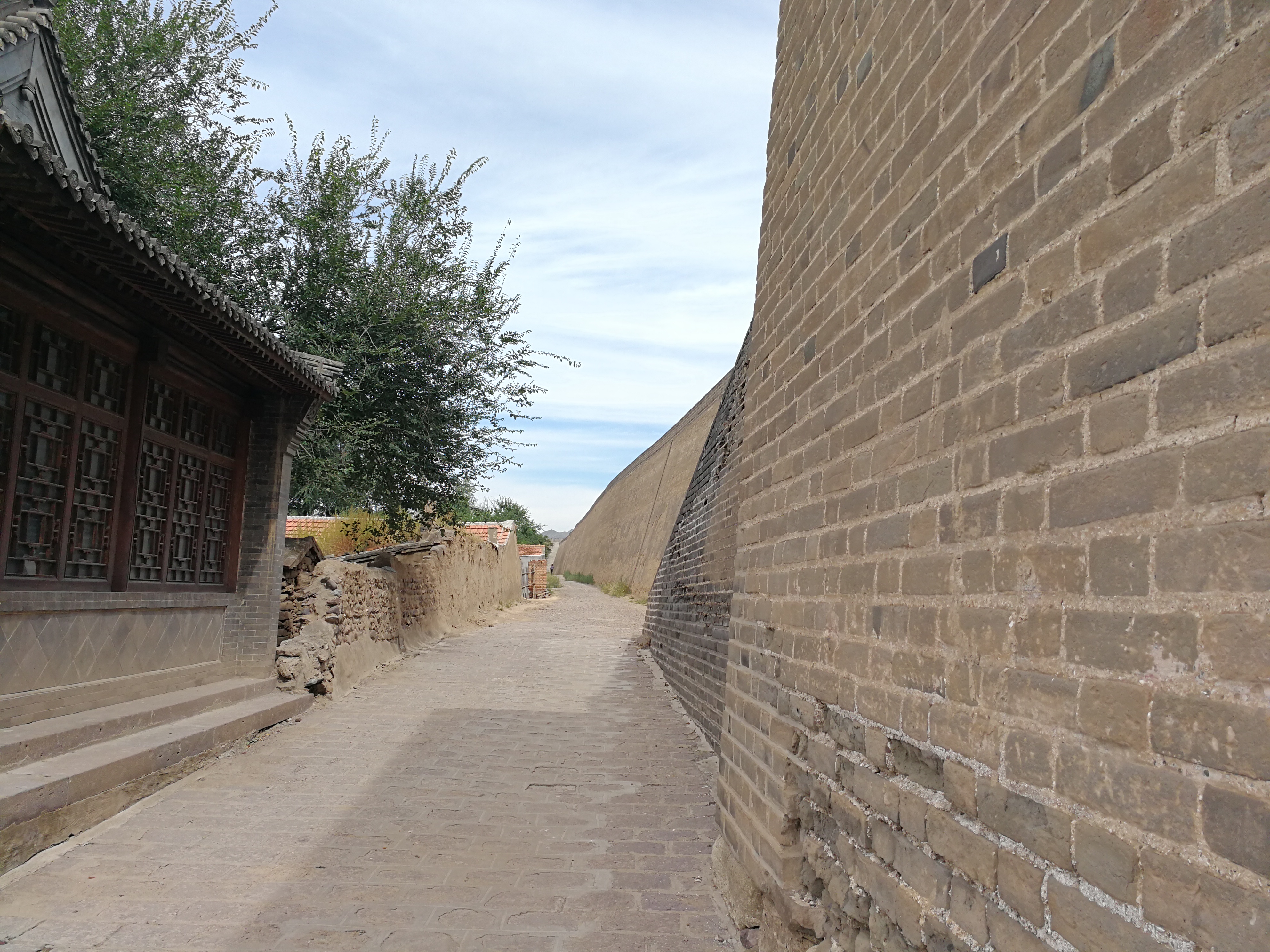 大额利息和一年利息一样吗,大额存款利息是每个月给么